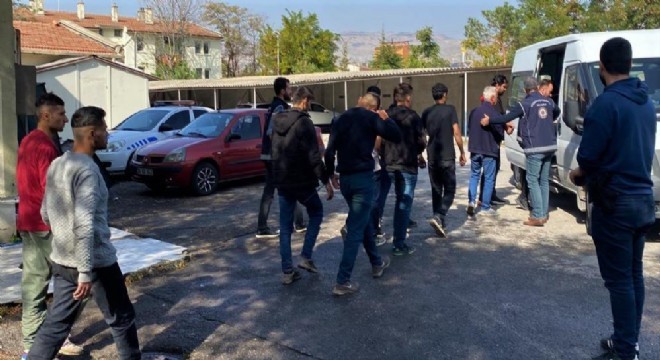 18 kaçak göçmen ile 3 organizatör yakalandı