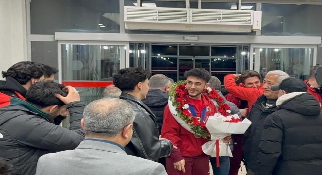 Akar a coşkulu karşılama