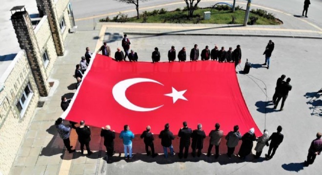 Bildiriye Türk bayraklı tepki