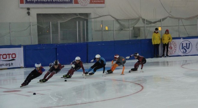 Buz pateni Nene Hatun Kupası yarışları başladı