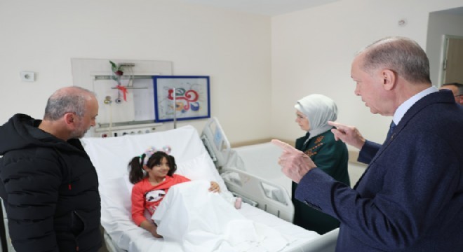 Erdoğan depremzede çocukları ziyaret etti