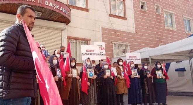 Evlat nöbetindeki ailelerden HDP’ye tepki