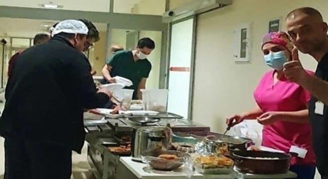 Eğitimcilerden sağlık çalışanları için iftar yemeği