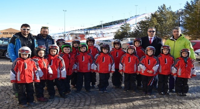 GHSİM den yetenekli çocuklara kayak eğitimi