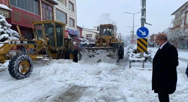 Horasan Belediyesi kar timleri iş başında