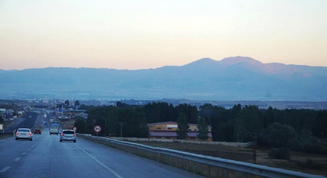 Karayollarında tabela mesaisi