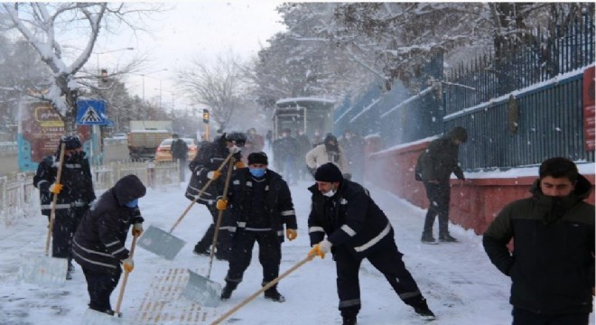 Karla mücadele için bin 500 personel sahada