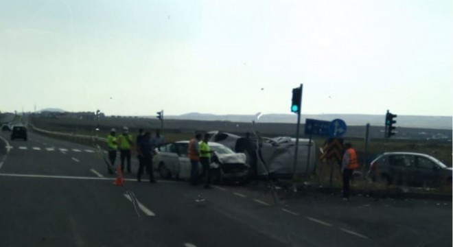 Kars yolunda trafik kazası: 3 yaralı