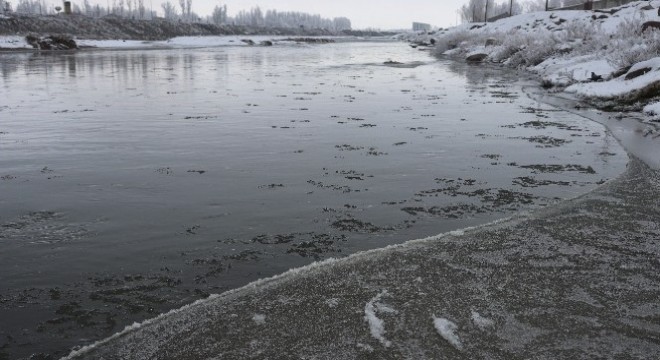 Murat Nehri kısmen dondu