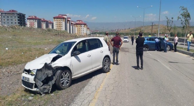 Türbe yolunda trafik kazası: 2 yaralı