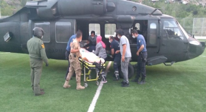 Yaralanan dağcı askeri helikopterle kurtarıldı