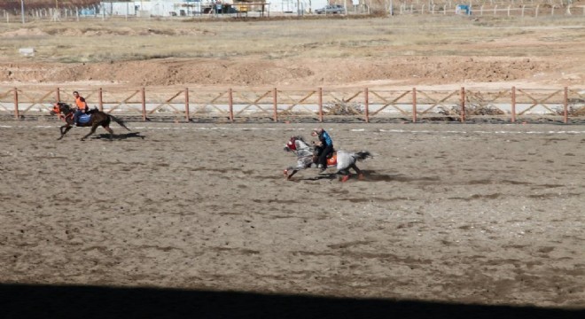 Yazıhan'da ata sporu atlı cirit yaşatılıyor