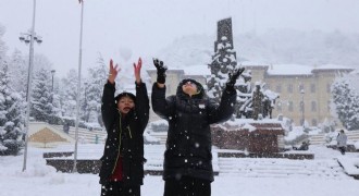 Veliler sabaha kadar bekledi