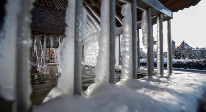 Çeşme ve şadırvanlar dondu